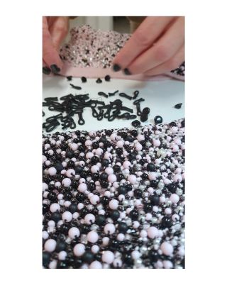 •𝒻𝓁𝒶𝓈𝒽𝒷𝒶𝒸k•✂️ Ručně vyšívané rukavice, na jejichž realizaci jsme se podílely, byly součástí předchozího modelu. Ruční...