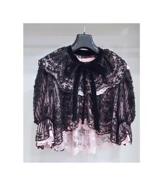 •𝒻𝓁𝒶𝓈𝒽𝒷𝒶𝒸k•✂️ Krajková halenka s korálkovou výšivkou podle autorského návrhu designu😍: @vandajanda @vandajandaofficial 🎀...